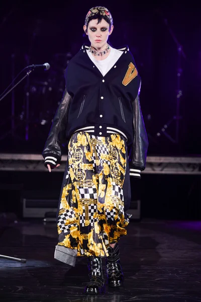 Look 17